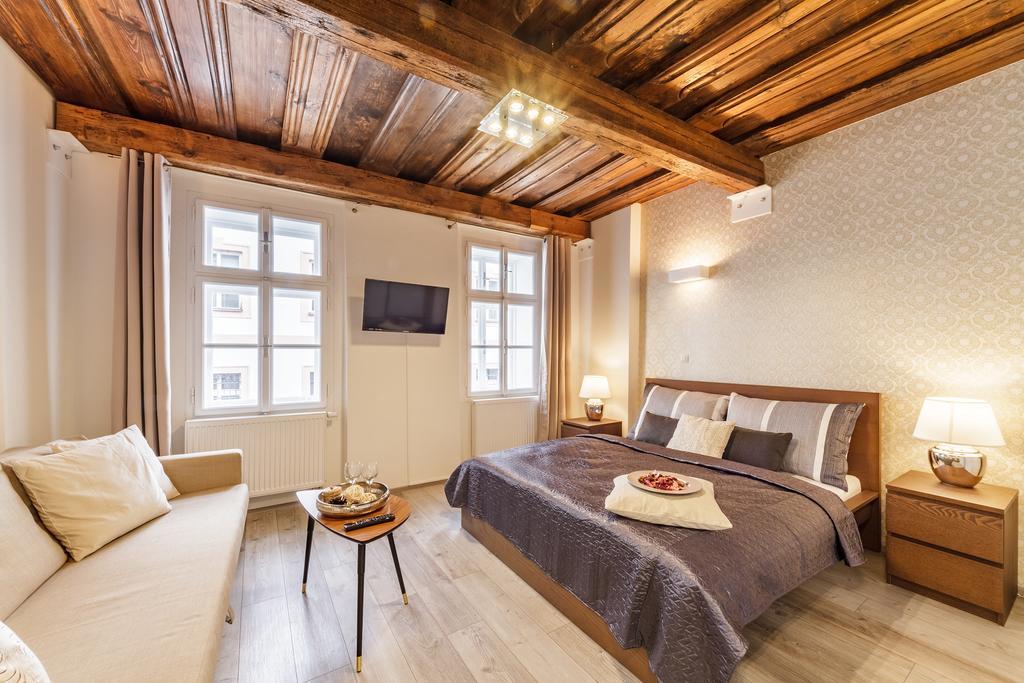 Downtown Royal Apartments Ceske Budejovice Exterior photo